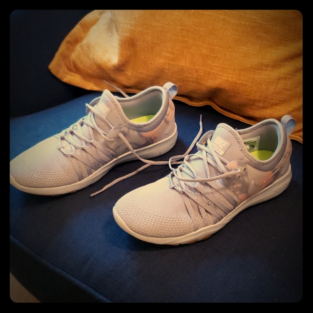 NWOT Nike Free sneakers